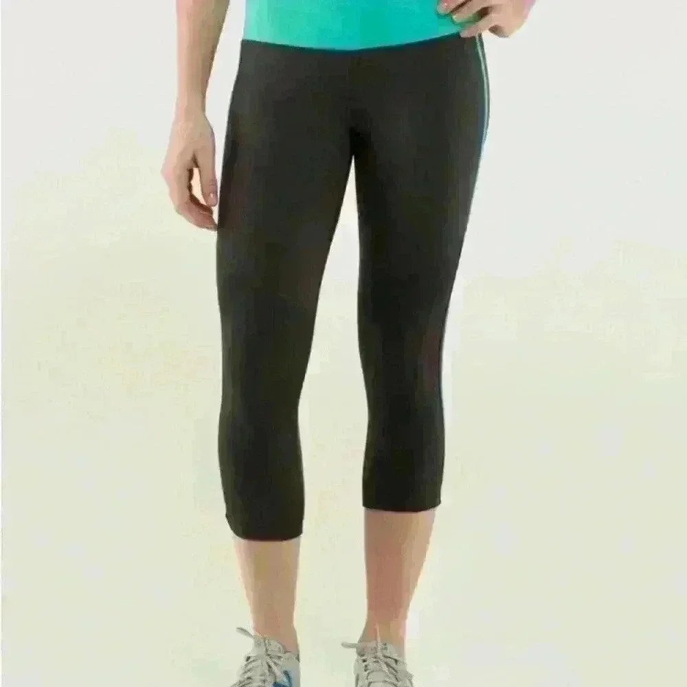 Lululemon Race With Grace Crop
Soot / Bali Breeze 4